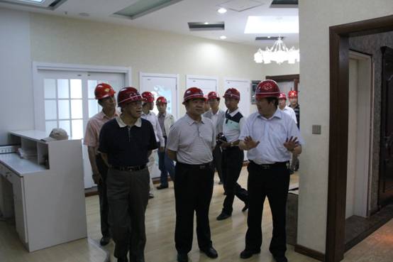 青海省經(jīng)濟委員會黨組書記、主任，省國資委  黨委副書記、副主任吳海昆實地考察物產(chǎn)集團重點項目